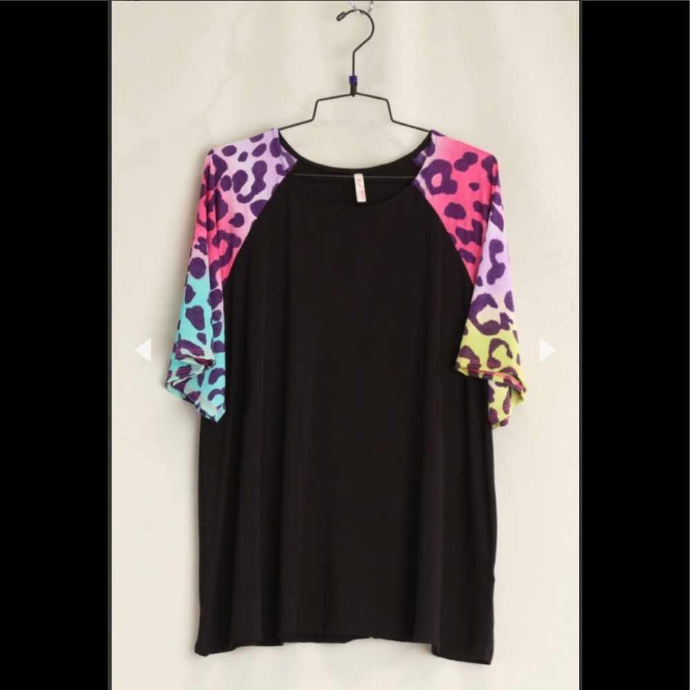 SALE 🐆 Animal Print Ragland Tee 💕